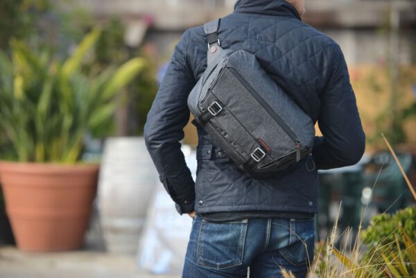 peakdesign-sling-charcoal-10l