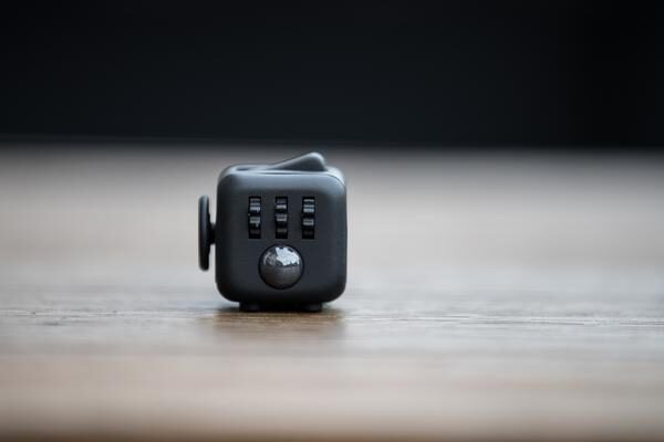 Fidget_Cube_Midnight_grande